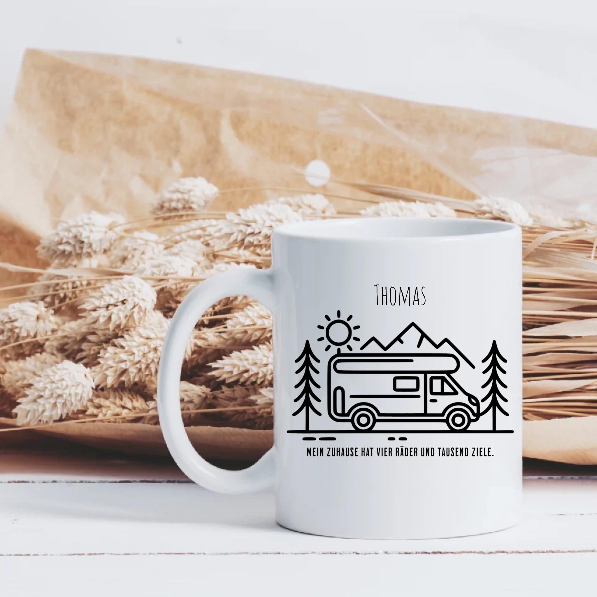 Camping-Tasse mit Name – „Mein Zuhause hat vier Räder und tausend Ziele“