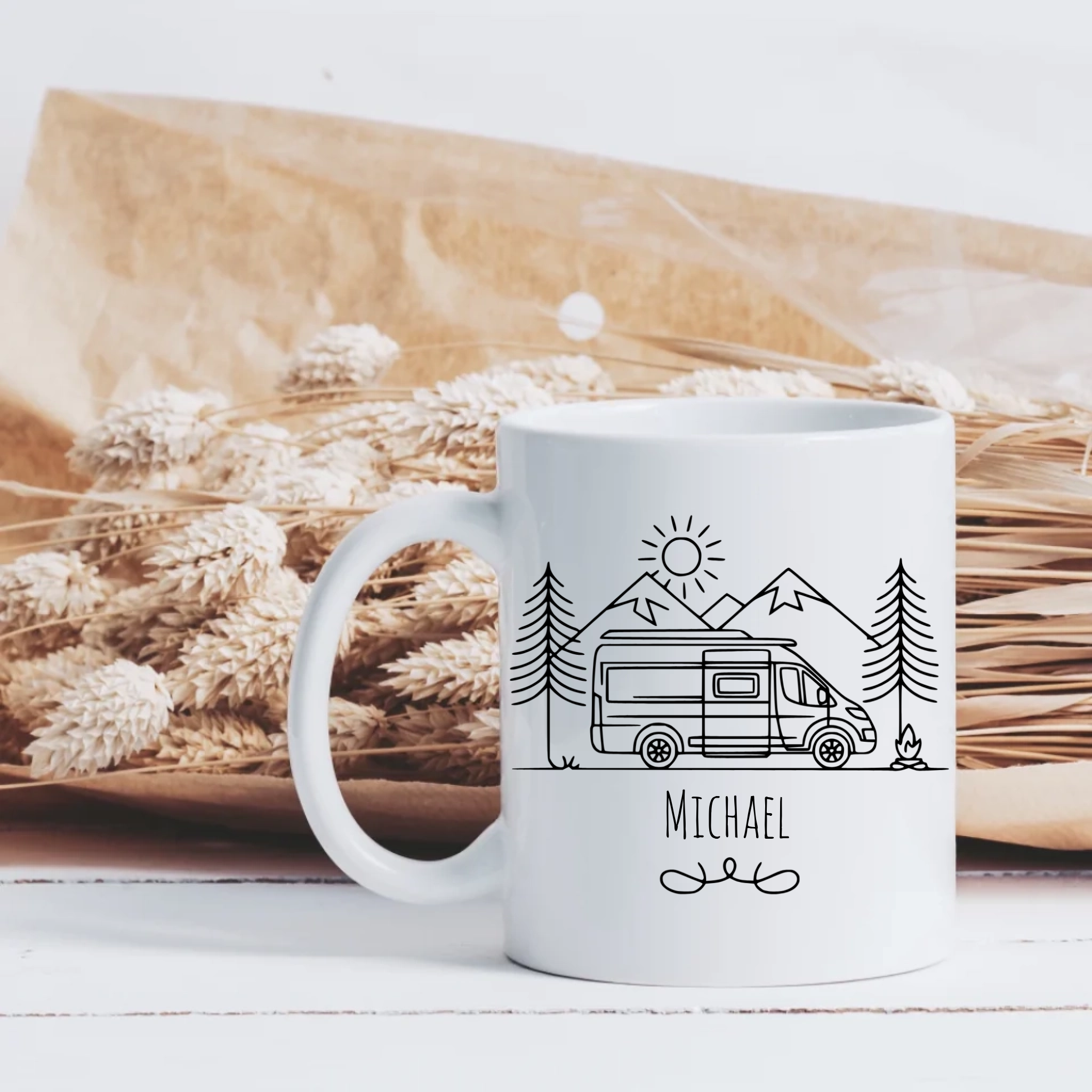 Camping-Tasse mit Name – Minimalistisches Line-Art Design mit Camper